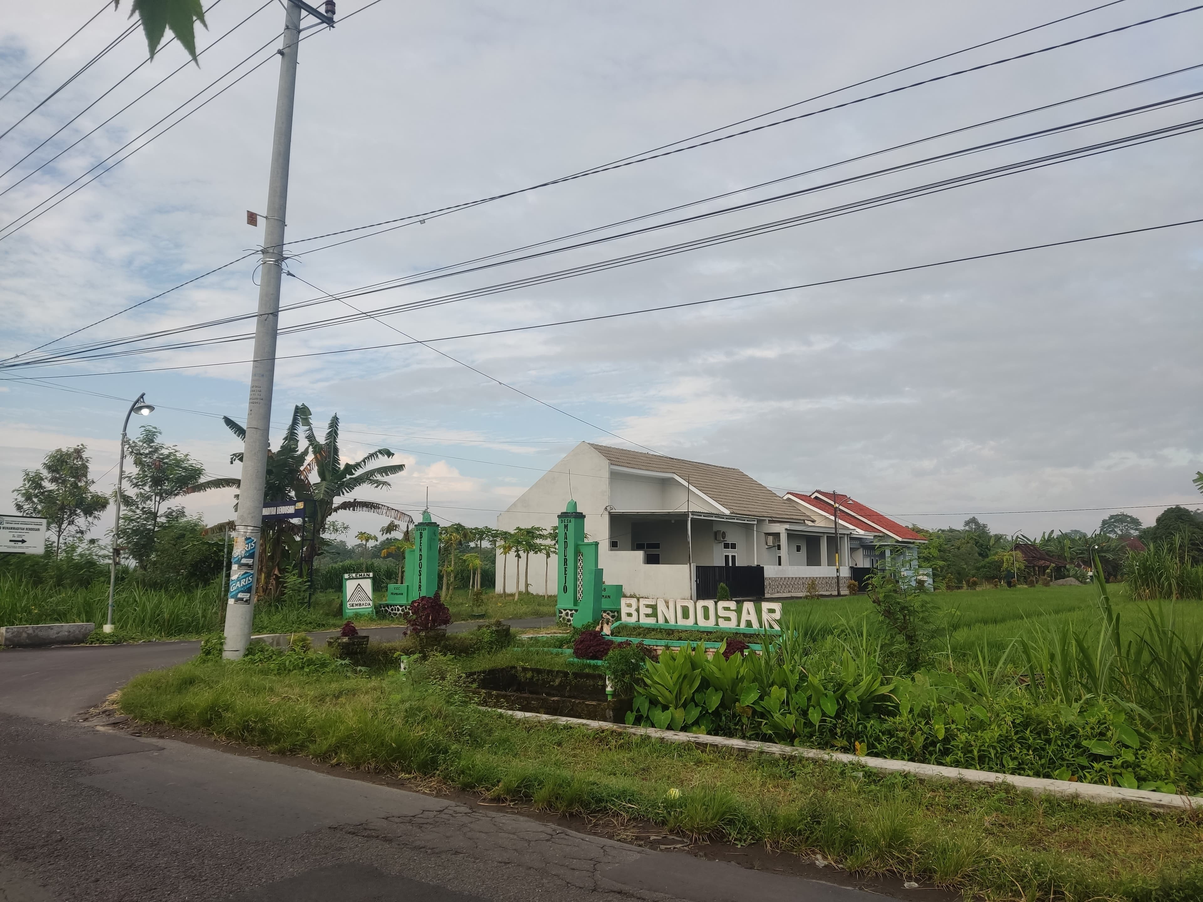 Sekolah Dasar (SD Muhammadiyah & TK ABA)