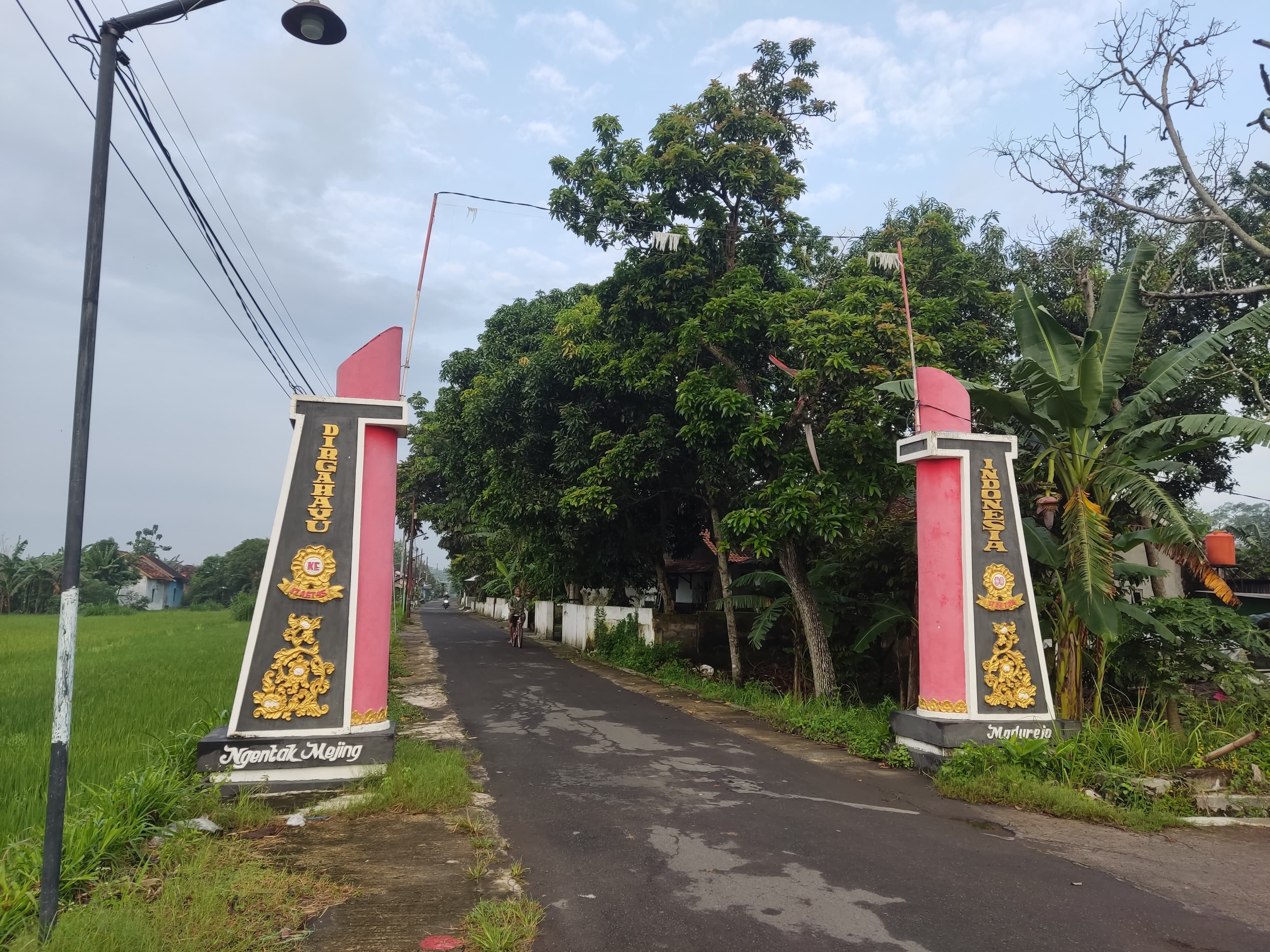 Gapura Tiga Dusun Masuk Kawasan Bendosari